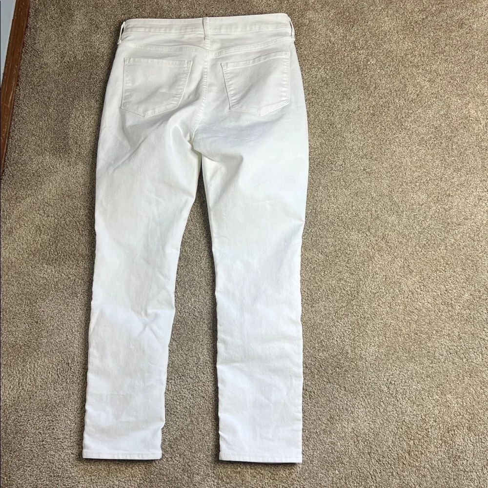 Old Navy White High-Waisted straight leg Jeans NWT